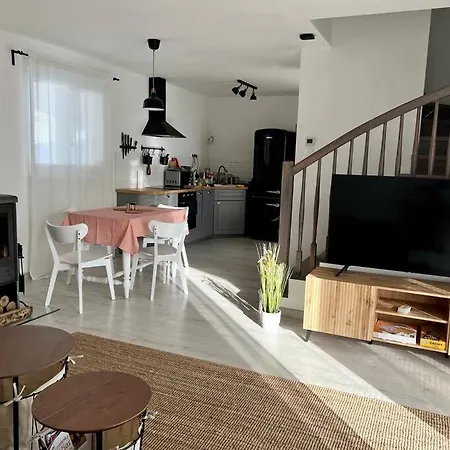 Domcek Nad Jazerom Apartment