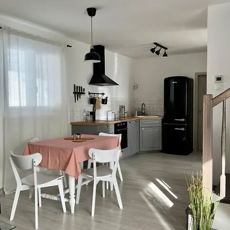 Domcek Nad Jazerom Apartment