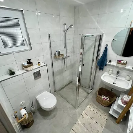 Domcek Nad Jazerom Apartment *
